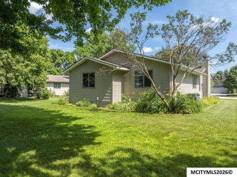 22 Charlestown Square Mason City IA 50401