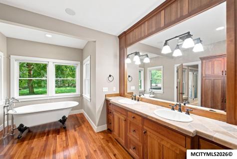 95 Oak Run Drive Mason City IA 50401