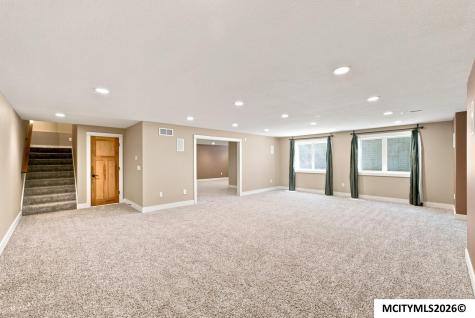 95 Oak Run Drive Mason City IA 50401