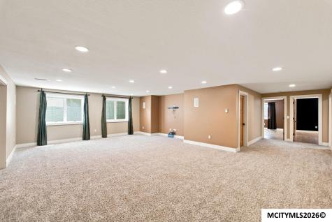95 Oak Run Drive Mason City IA 50401