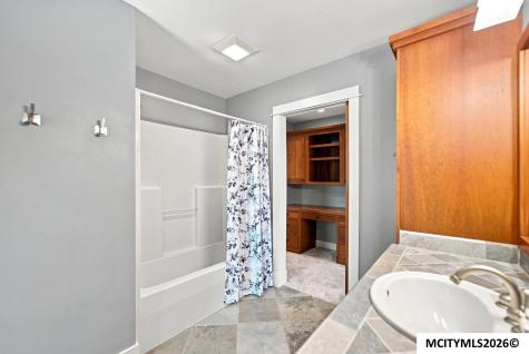 95 Oak Run Drive Mason City IA 50401
