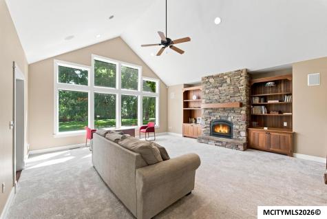 95 Oak Run Drive Mason City IA 50401
