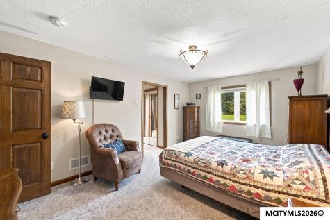 2909 4th NW Mason City IA 50401