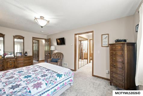 2909 4th NW Mason City IA 50401