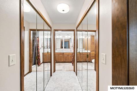 2909 4th NW Mason City IA 50401