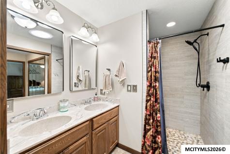 2909 4th NW Mason City IA 50401