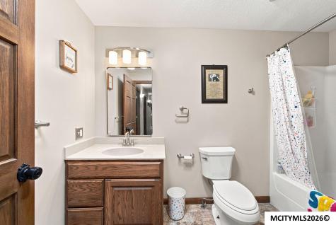2909 4th NW Mason City IA 50401