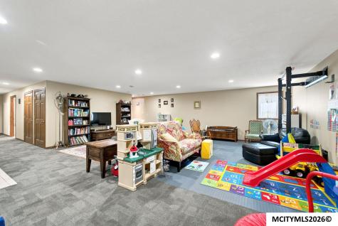 2909 4th NW Mason City IA 50401