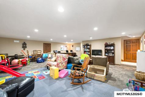 2909 4th NW Mason City IA 50401