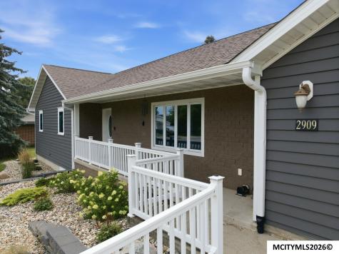 2909 4th NW Mason City IA 50401