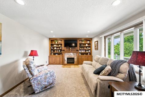 2909 4th NW Mason City IA 50401