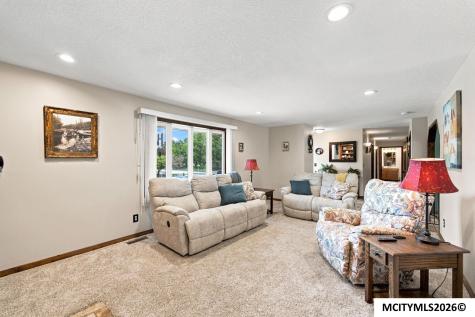 2909 4th NW Mason City IA 50401
