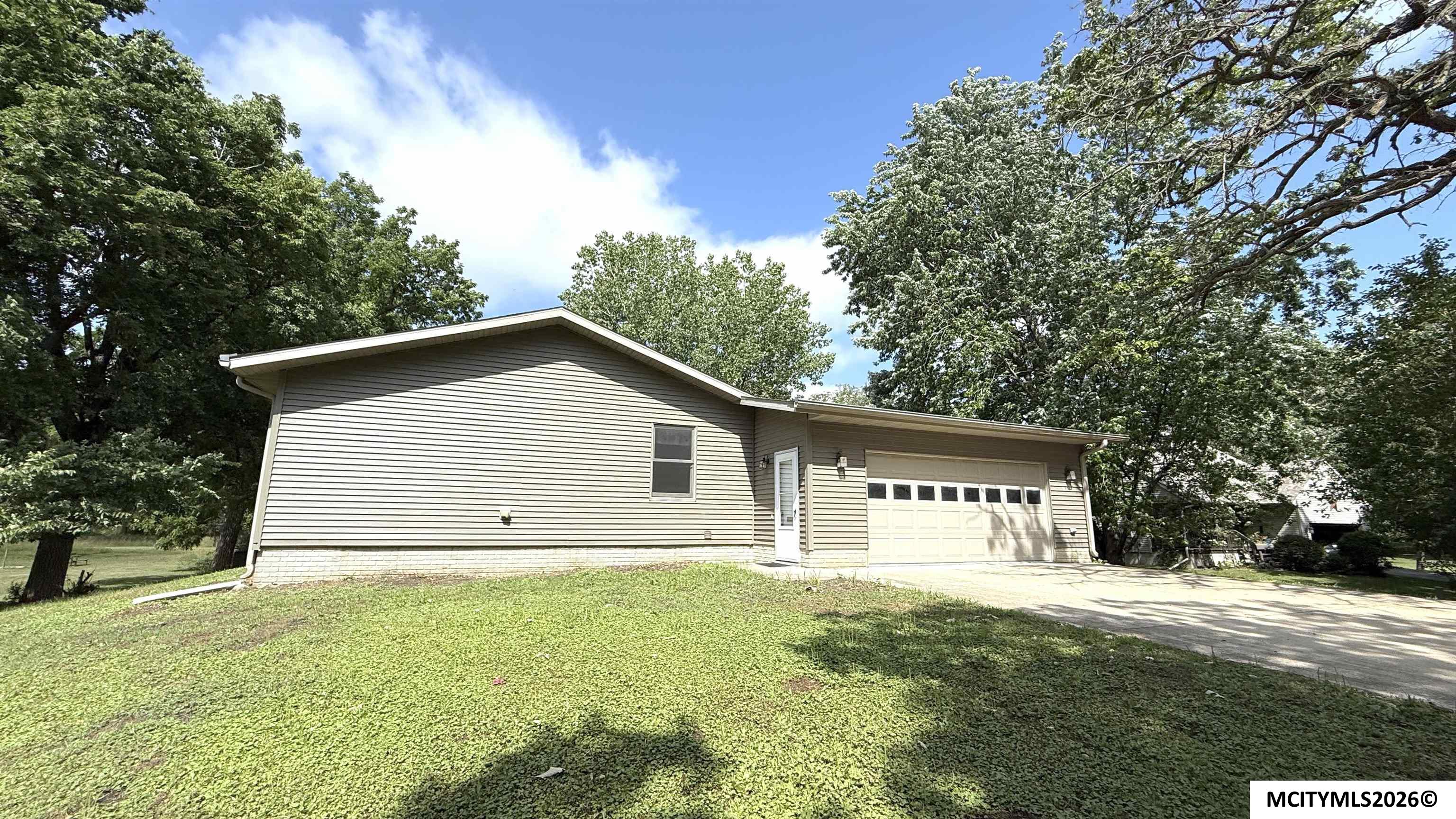 734 N Carolina Mason City IA 50401