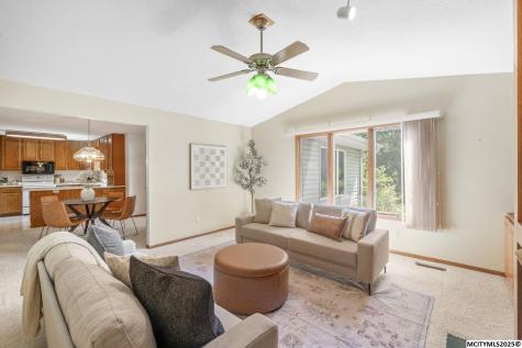 25 Slate Court Mason City IA 50401