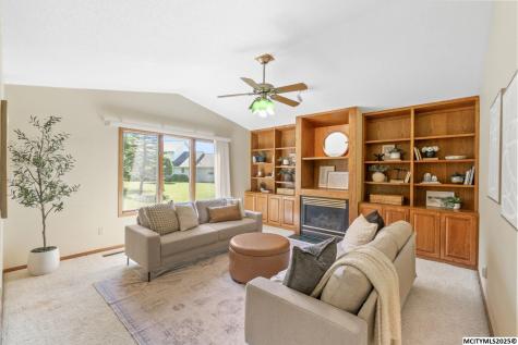 25 Slate Court Mason City IA 50401