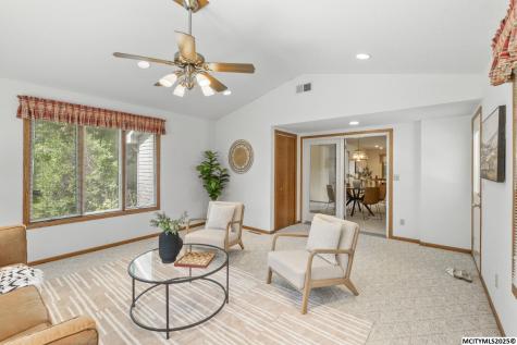 25 Slate Court Mason City IA 50401