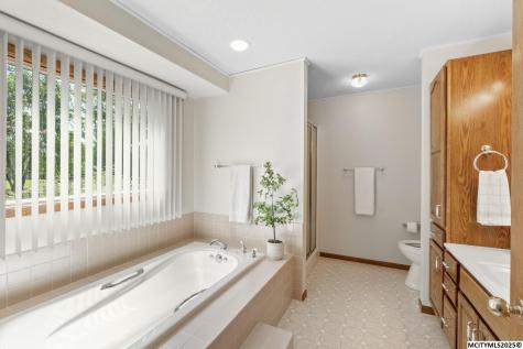 25 Slate Court Mason City IA 50401