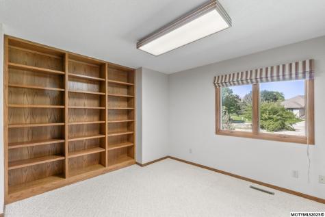 25 Slate Court Mason City IA 50401