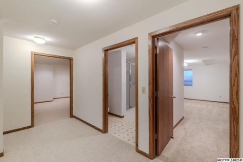 25 Slate Court Mason City IA 50401