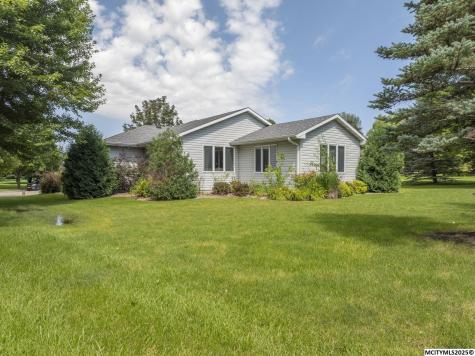 25 Slate Court Mason City IA 50401