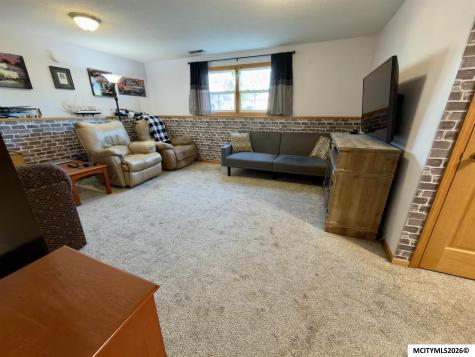 811 9th NW Mason City IA 50401
