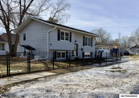 811 9th NW Mason City IA 50401