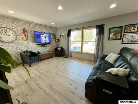 811 9th NW Mason City IA 50401