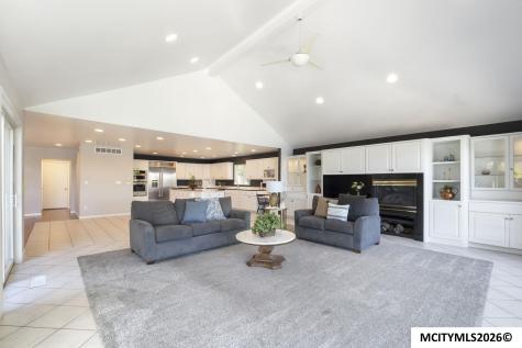 1000 Briarstone Drive Mason City IA 50401