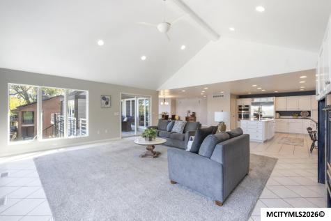 1000 Briarstone Drive Mason City IA 50401