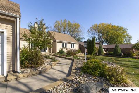 1000 Briarstone Drive Mason City IA 50401