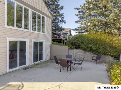 1000 Briarstone Drive Mason City IA 50401
