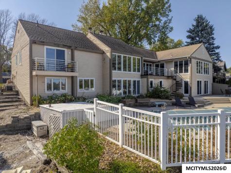 1000 Briarstone Drive Mason City IA 50401