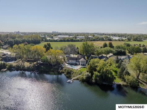 1000 Briarstone Drive Mason City IA 50401