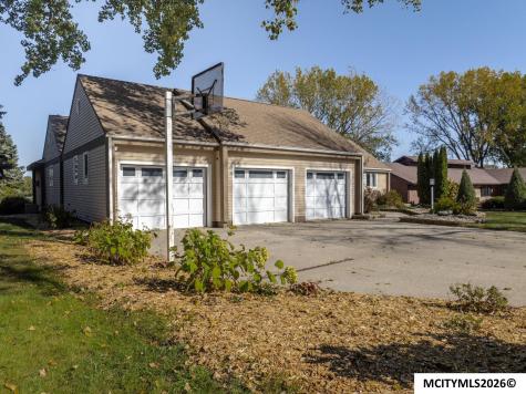 1000 Briarstone Drive Mason City IA 50401