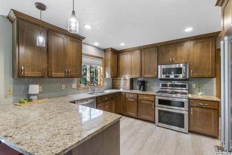 6 Deer Creek Court Mason City IA 50401