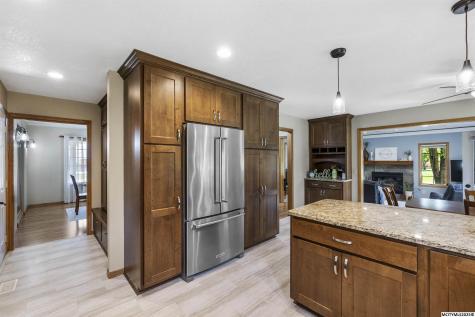 6 Deer Creek Court Mason City IA 50401