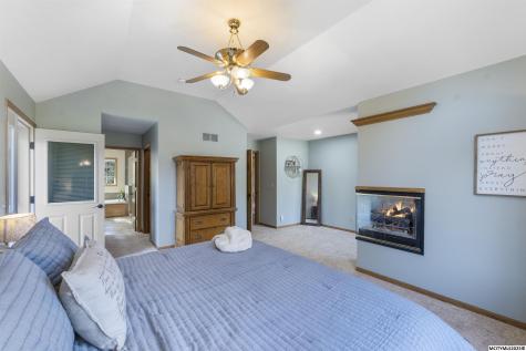 6 Deer Creek Court Mason City IA 50401