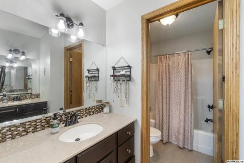 6 Deer Creek Court Mason City IA 50401