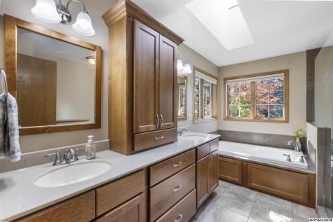 6 Deer Creek Court Mason City IA 50401