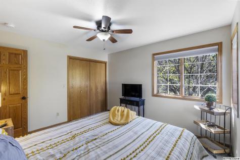 6 Deer Creek Court Mason City IA 50401