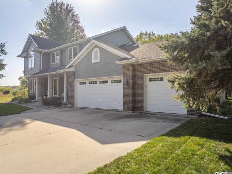 6 Deer Creek Court Mason City IA 50401