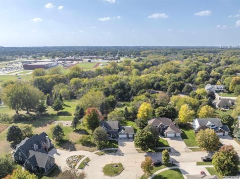 6 Deer Creek Court Mason City IA 50401
