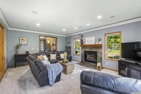 6 Deer Creek Court Mason City IA 50401