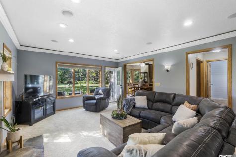 6 Deer Creek Court Mason City IA 50401