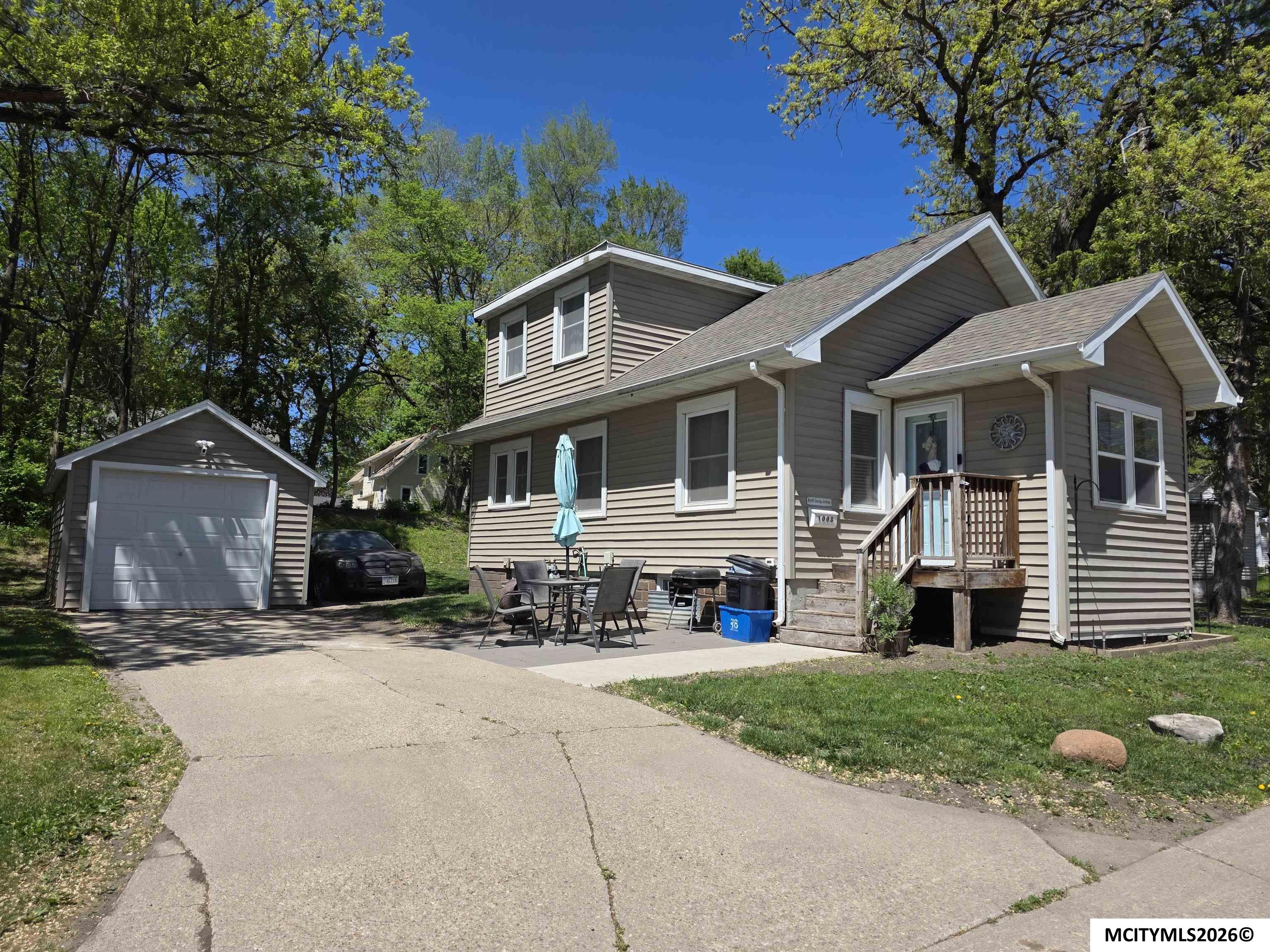 1008 N Georgia Mason City IA 50401