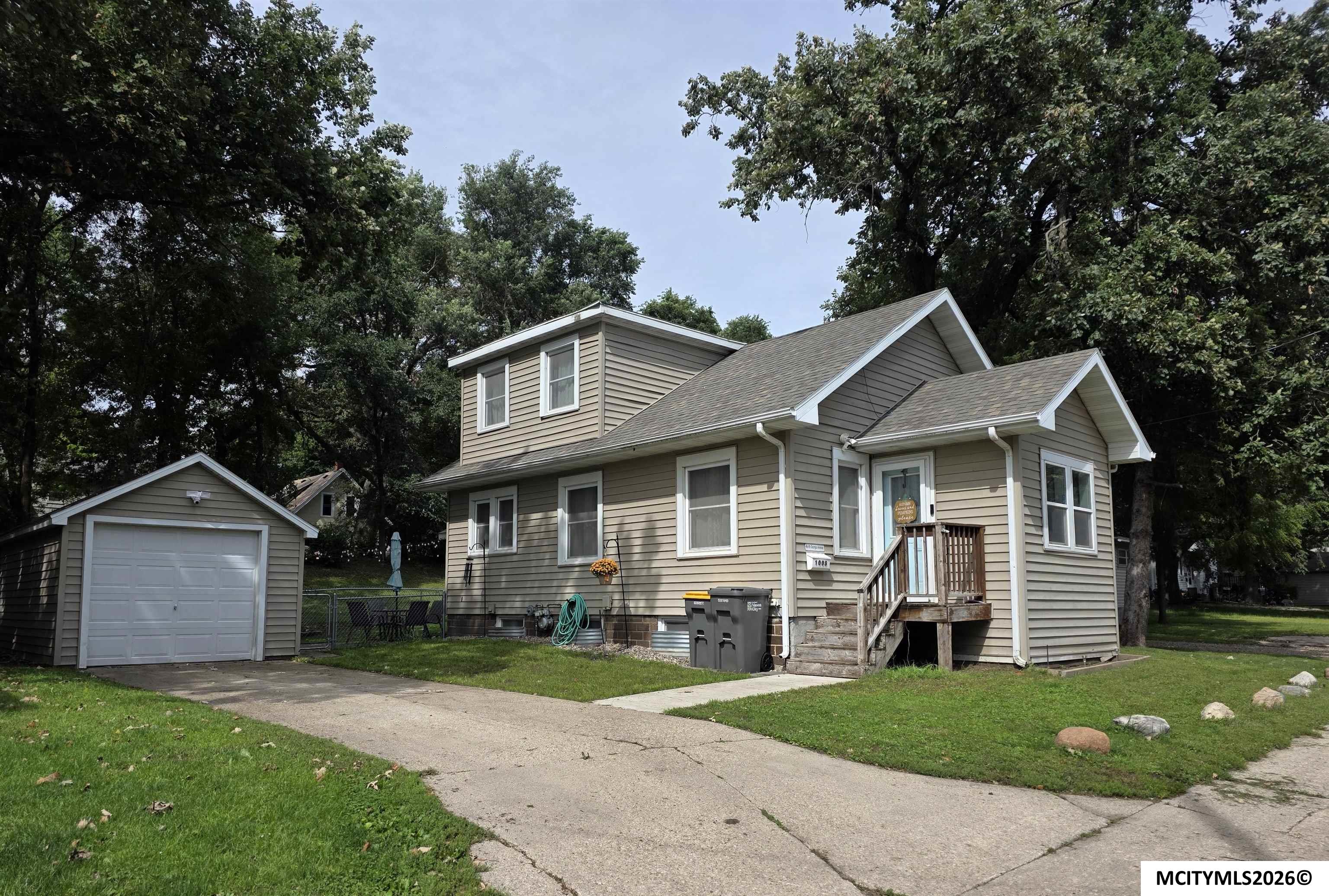 1008 N Georgia Mason City IA 50401