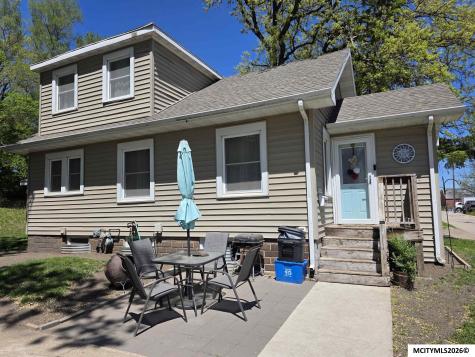 1008 N Georgia Mason City IA 50401
