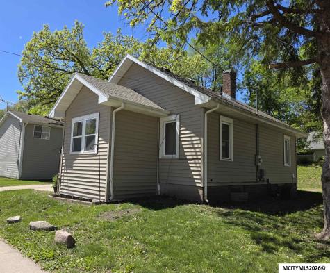 1008 N Georgia Mason City IA 50401