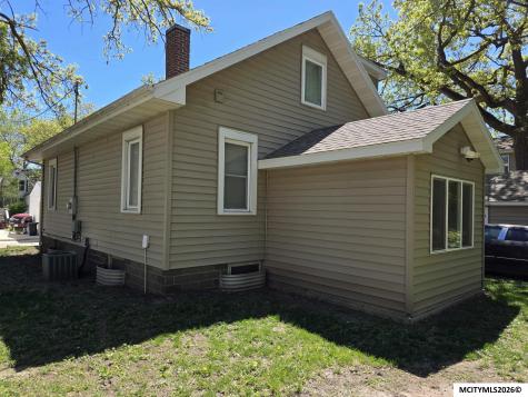 1008 N Georgia Mason City IA 50401