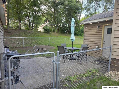 1008 N Georgia Mason City IA 50401